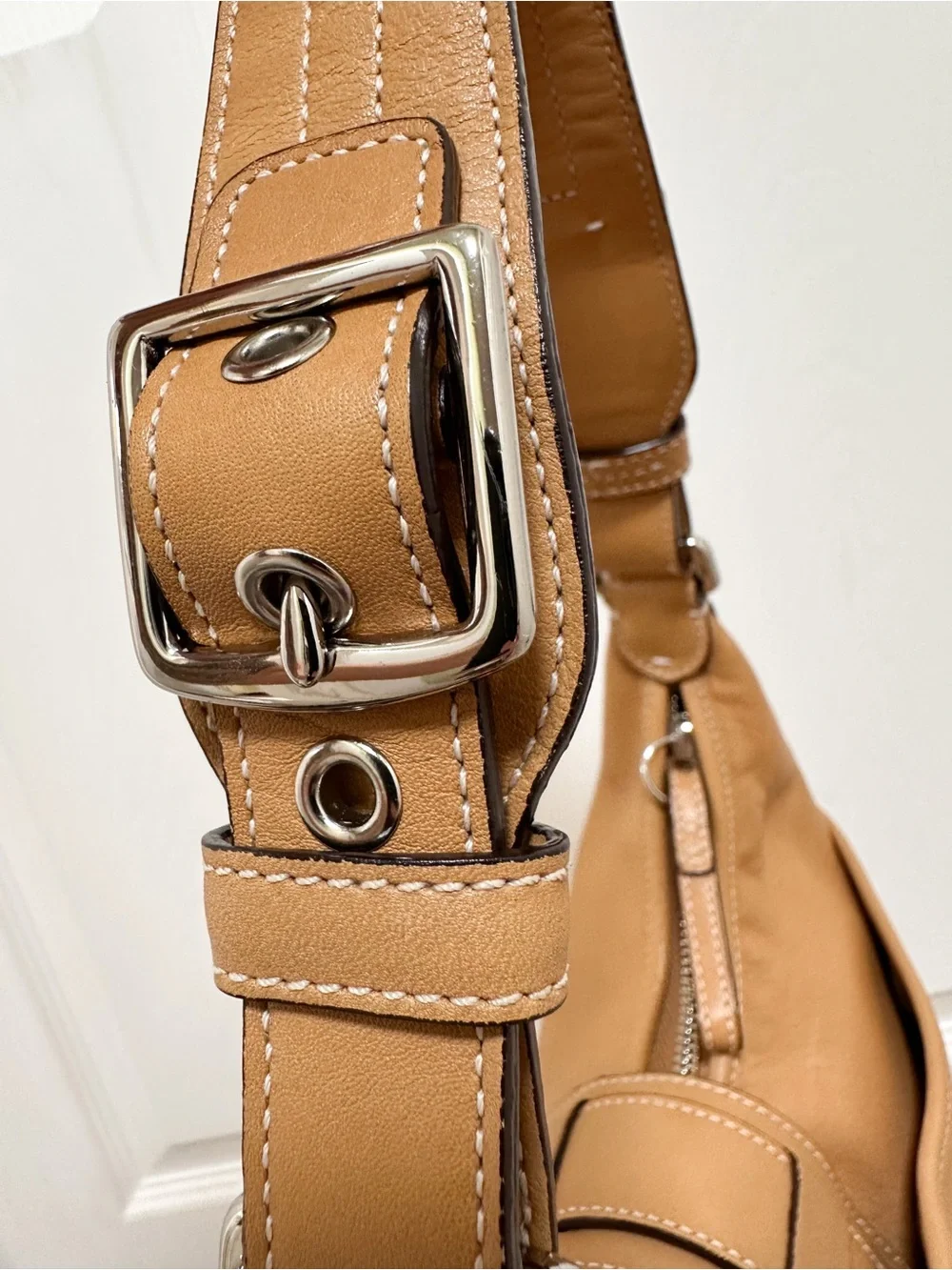 Coach Soho Buckle Hobo Shoulder Bag Milled Camel Leather Medium Y2K